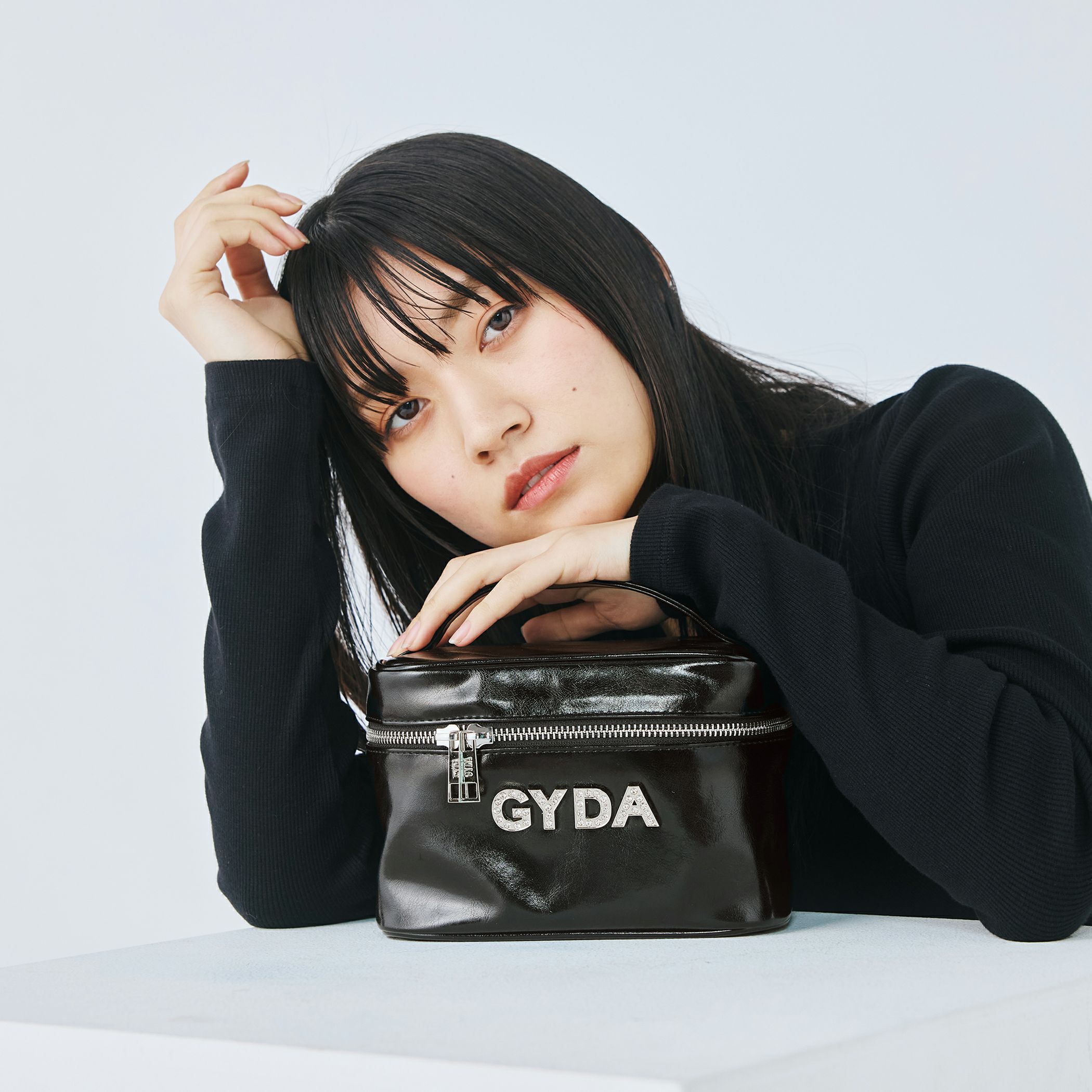 GYDA バニティポーチ GY-P293 ラインストーンロゴ