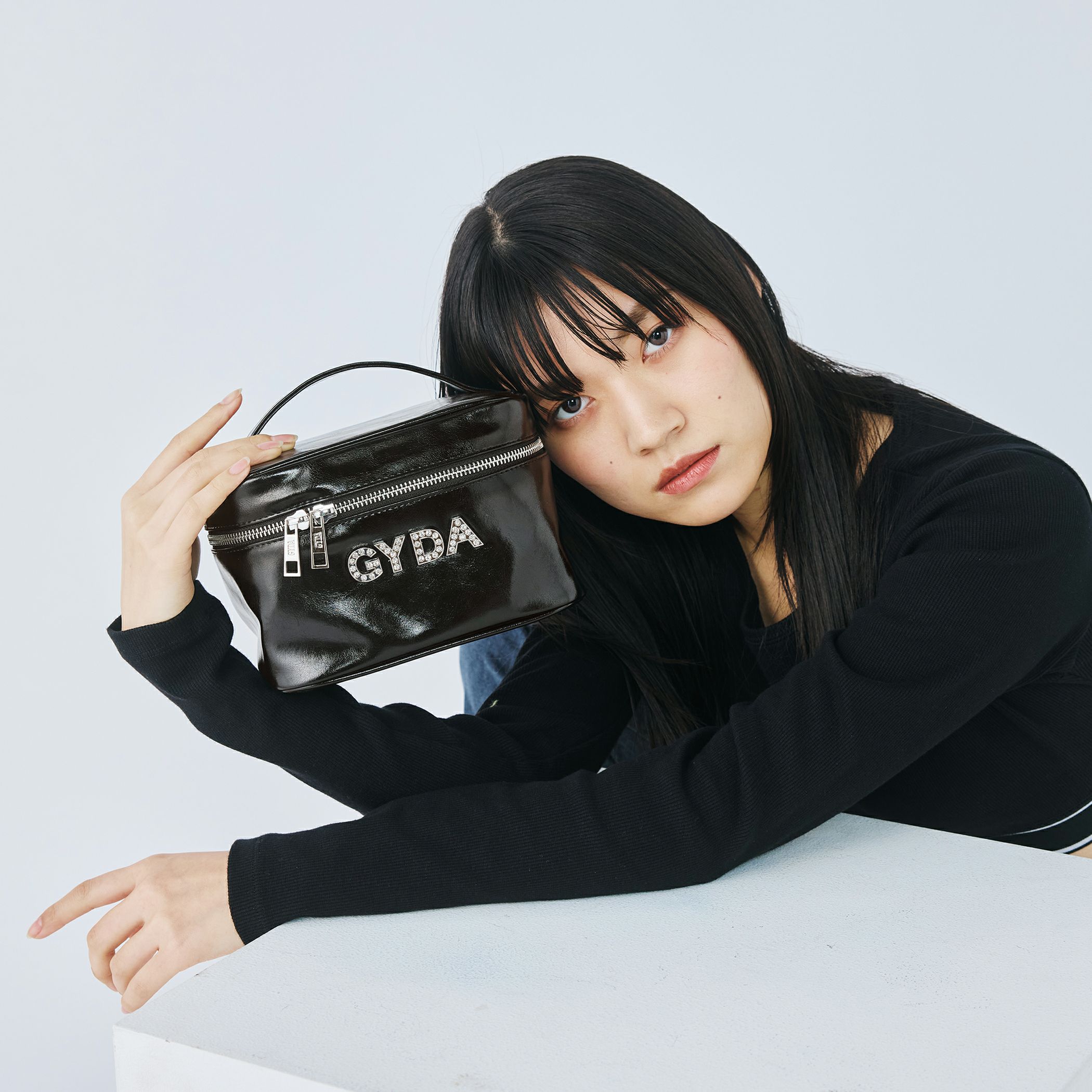 GYDA バニティポーチ GY-P293 ラインストーンロゴ